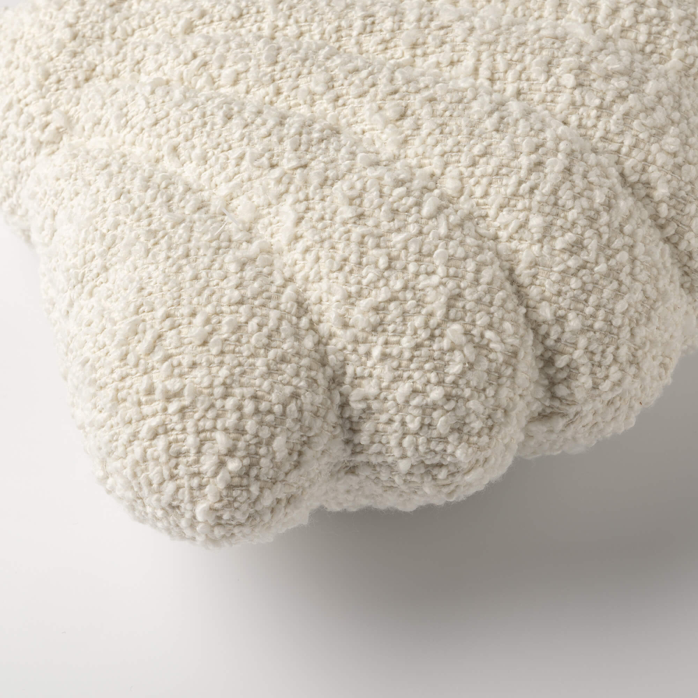 Preview: Textino gefülltes Kissen Muschel 'Julie' 34 x 45 cm Snow White - Weiß